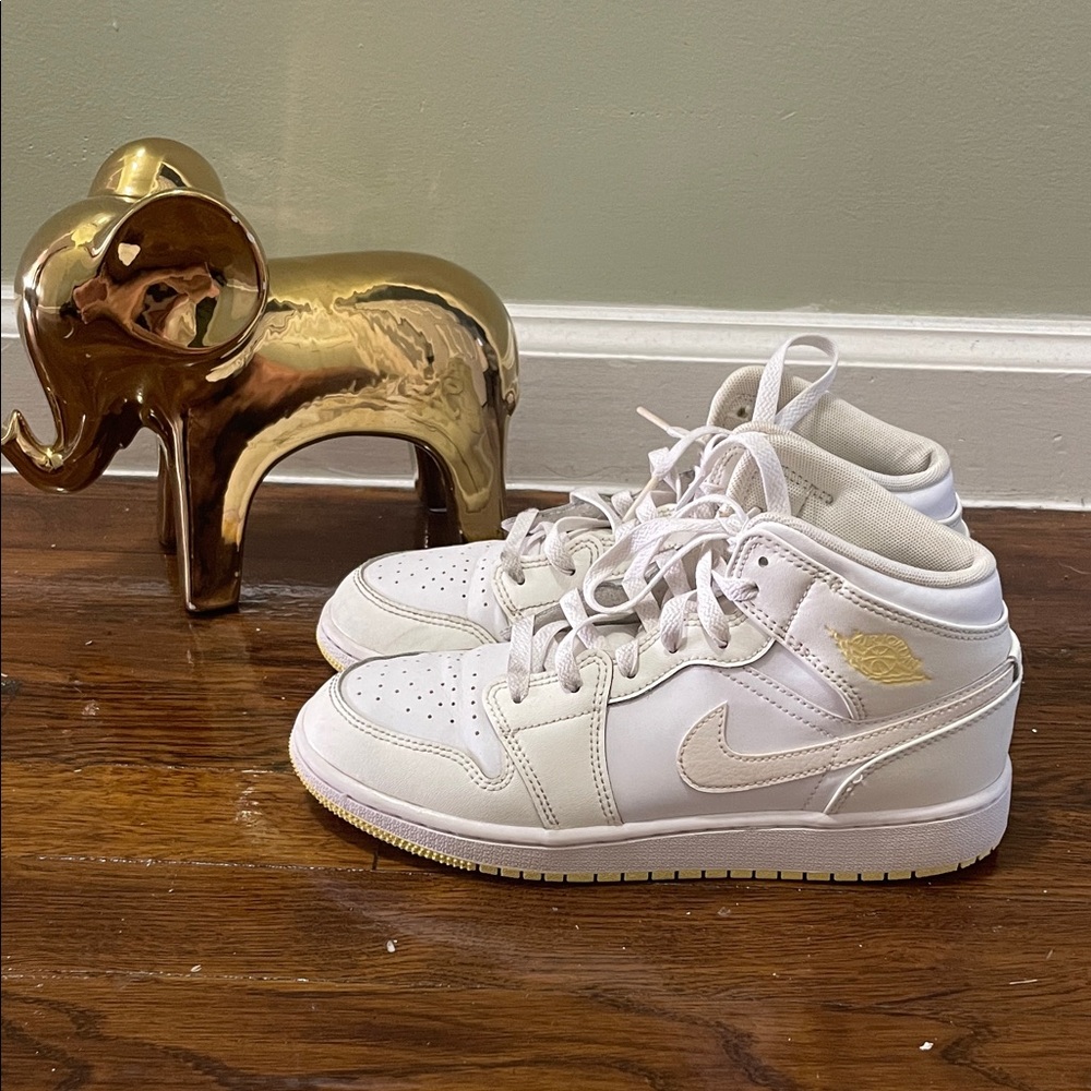 Nike Kids Cream and Gold Sneakers